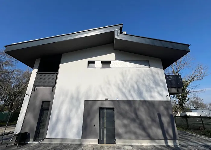 за гости крайморие парк Pensión Burgas