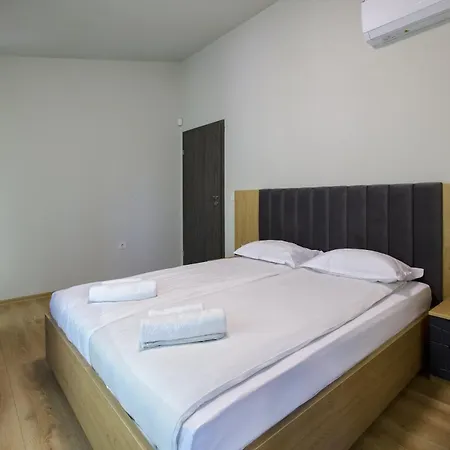 за гости крайморие парк Gasthof Burgas City