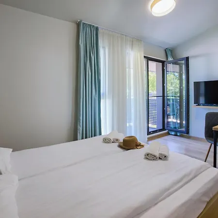 за гости крайморие парк Gasthof Burgas City